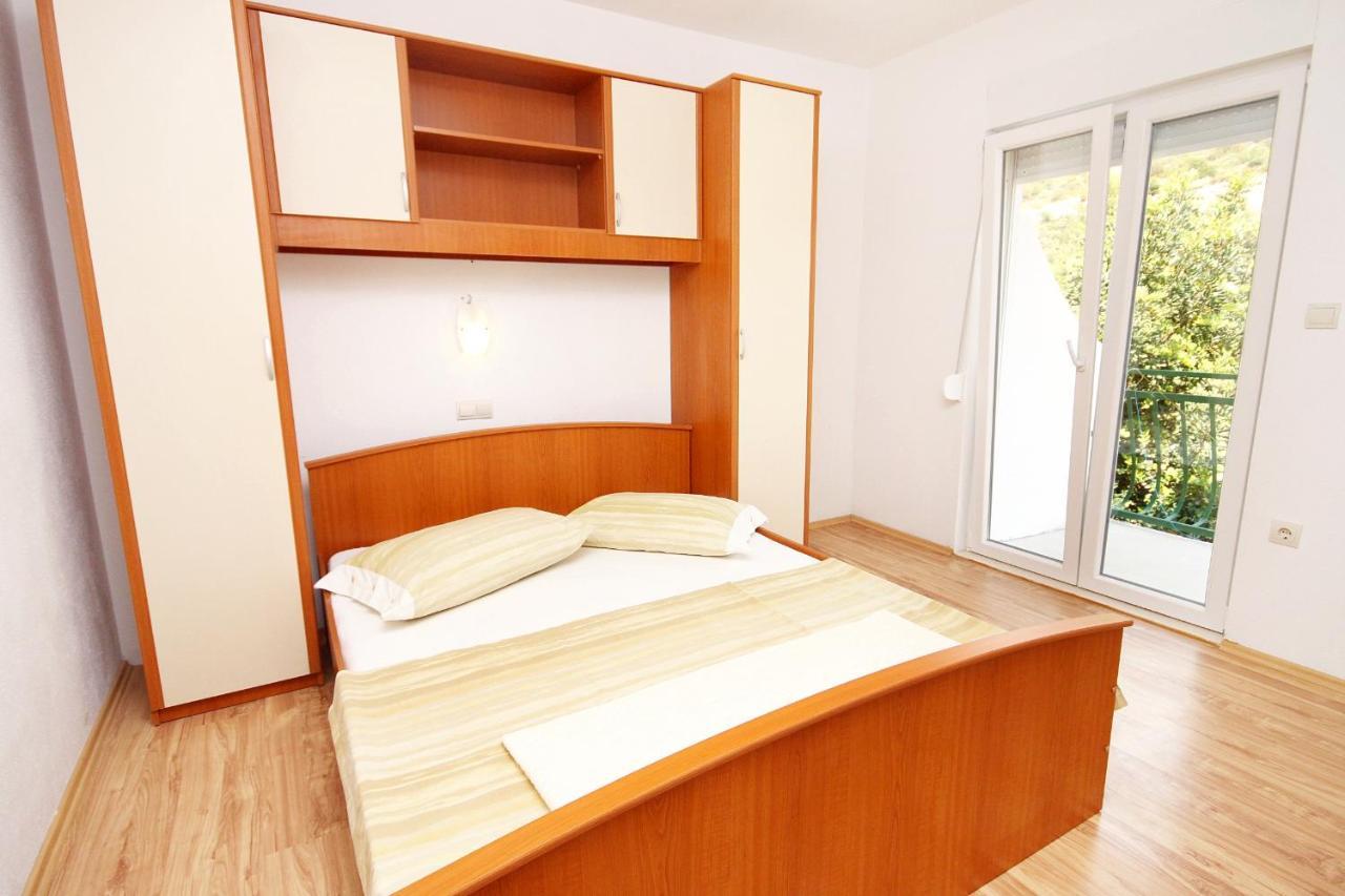 Apartments By The Sea Drvenik Donja Vala, Makarska - 6701 Exterior foto