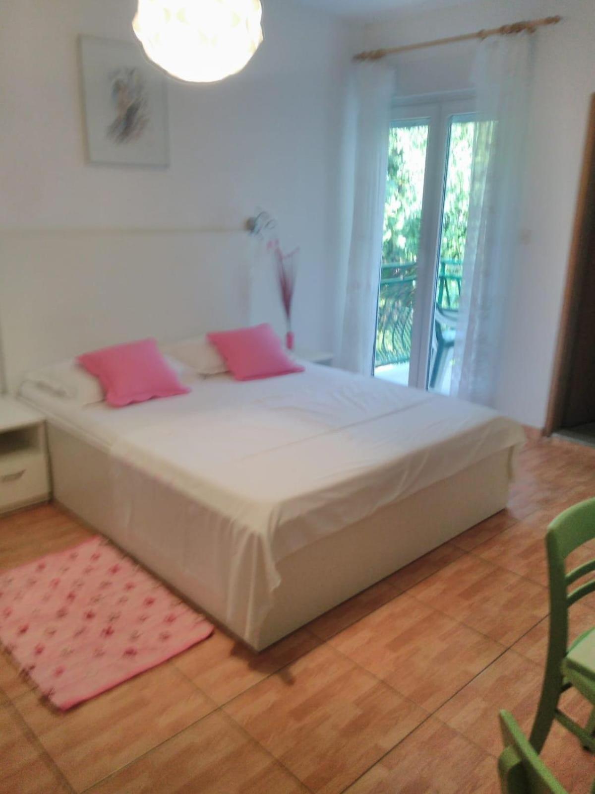 Apartments By The Sea Drvenik Donja Vala, Makarska - 6701 Exterior foto