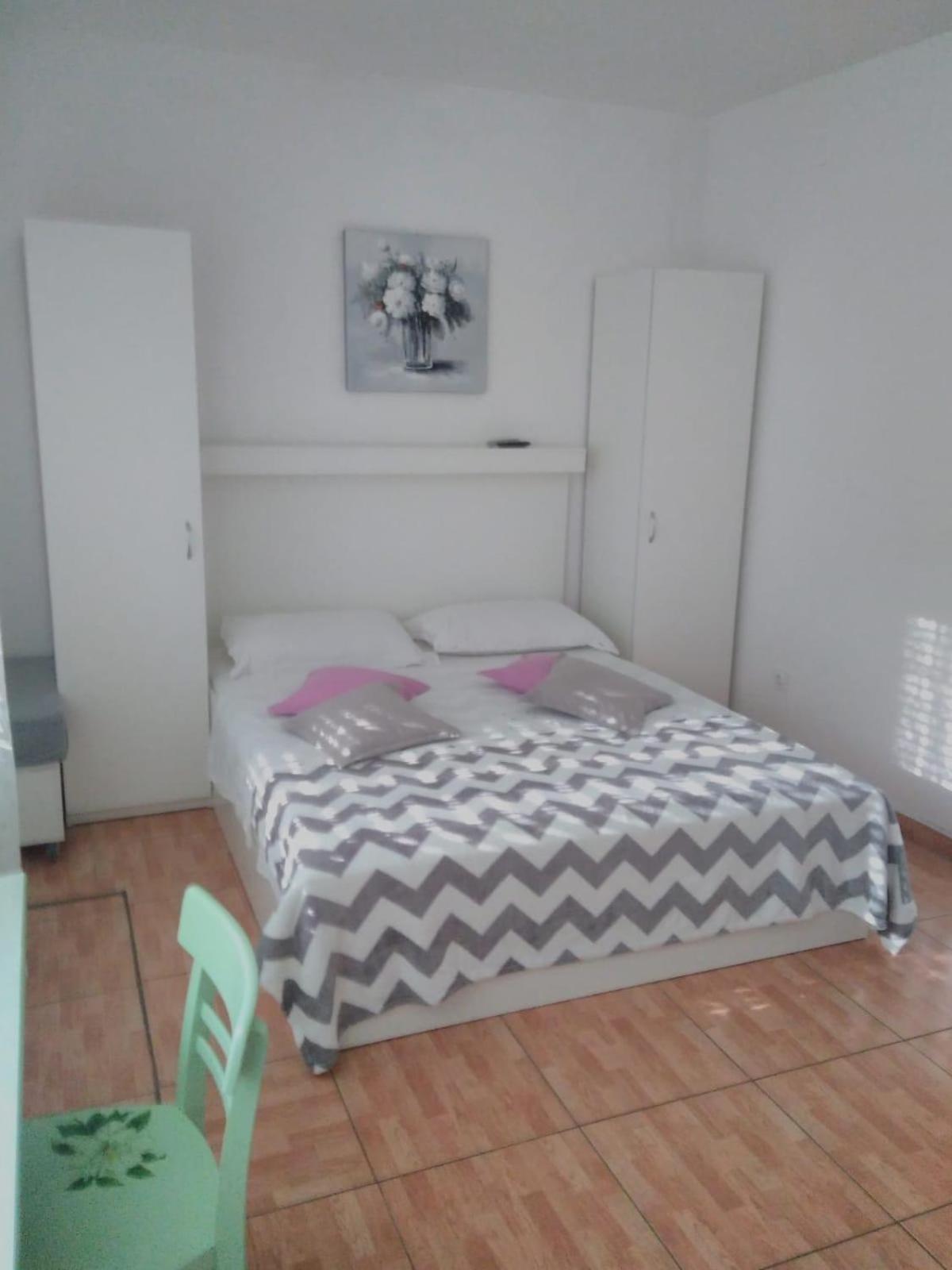 Apartments By The Sea Drvenik Donja Vala, Makarska - 6701 Exterior foto